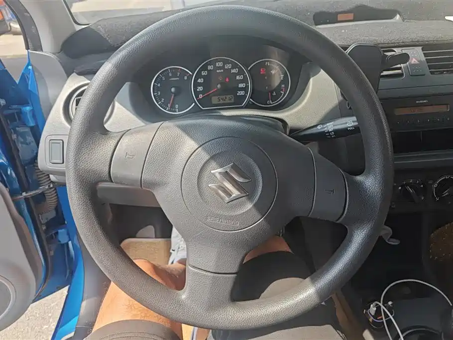 Suzuki Swift 2015 — фото 15