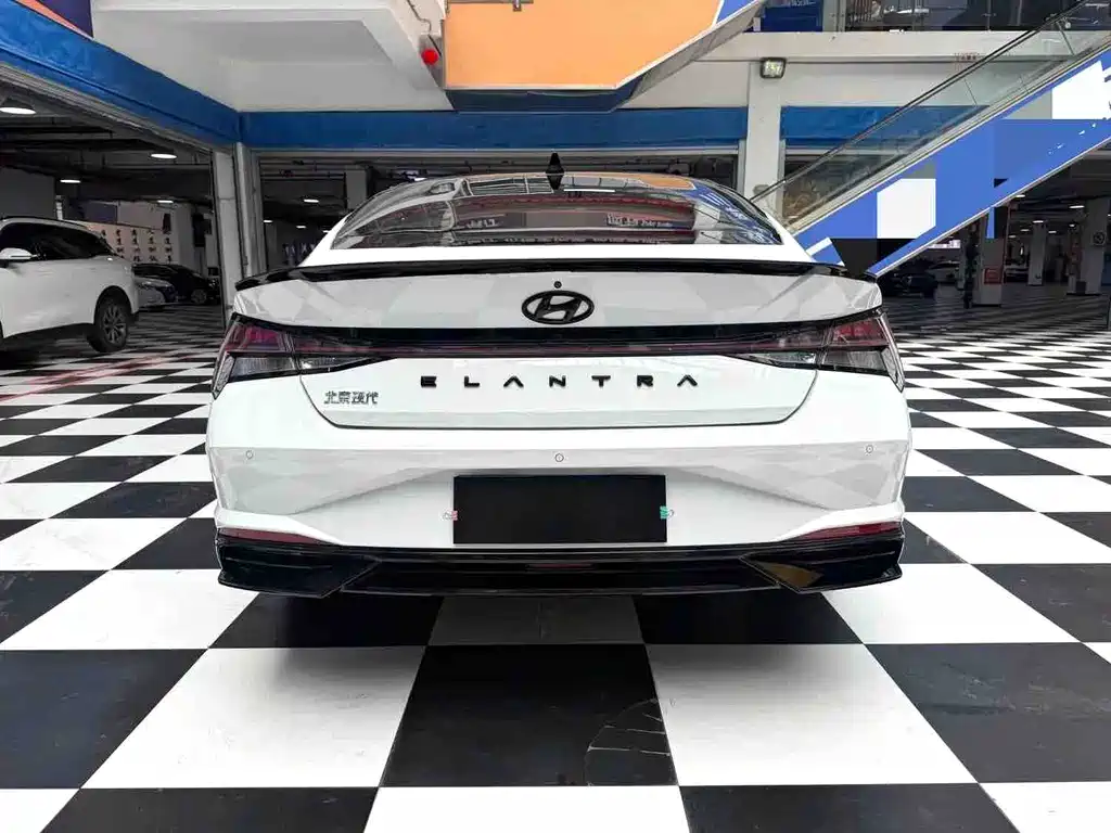 Hyundai Elantra 2023 — фото 14