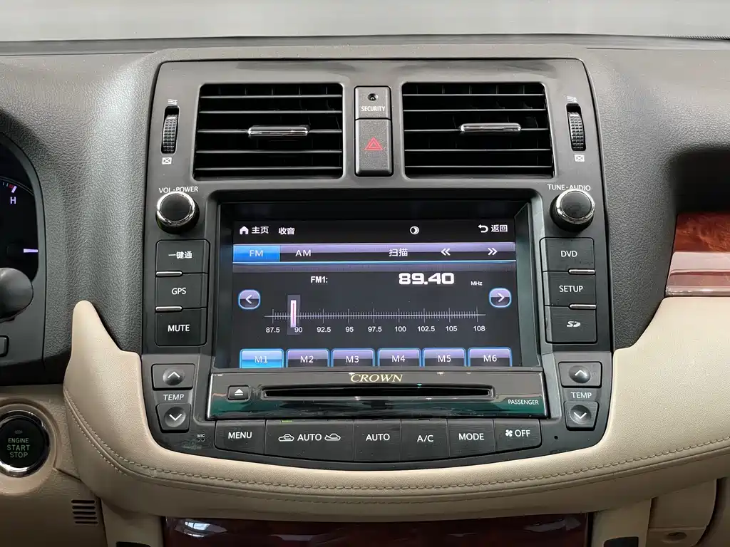 Toyota Crown 2015 — фото 14