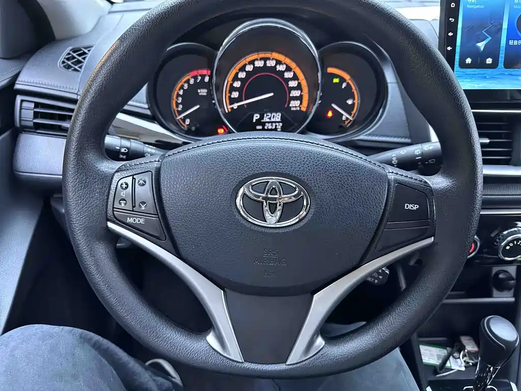 Toyota Yaris L 2022 — фото 11
