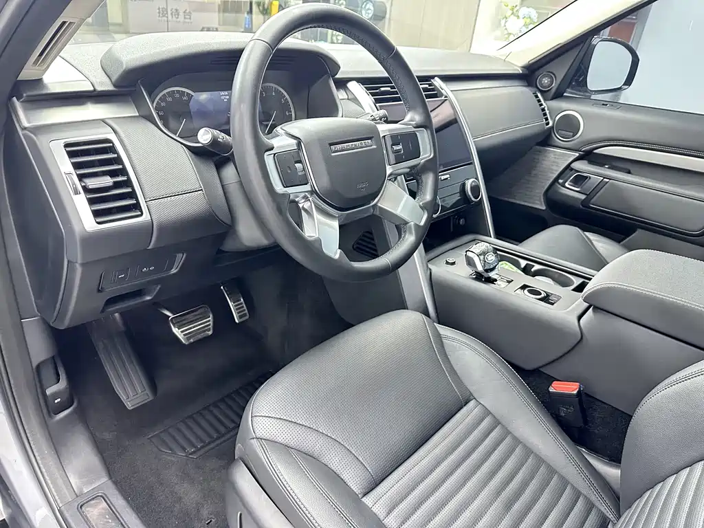 Land Rover Discovery 2023 — фото 11