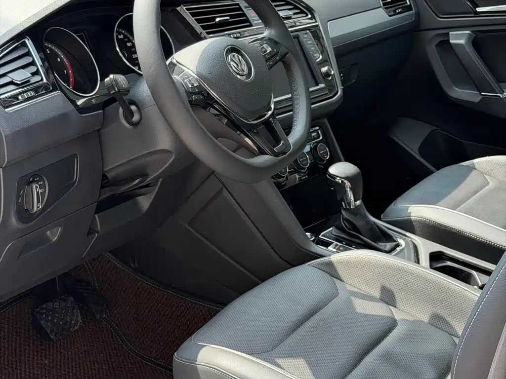 Volkswagen Tiguan L 2017 — фото 10
