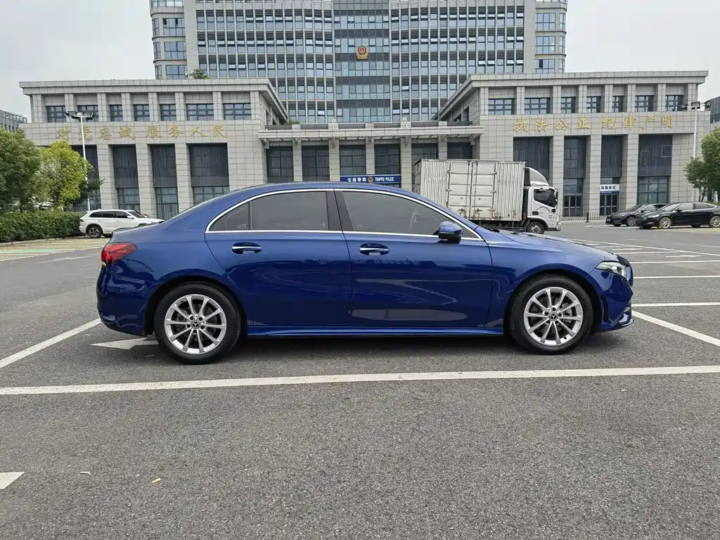 Mercedes-Benz A-Class 2022 — фото 6