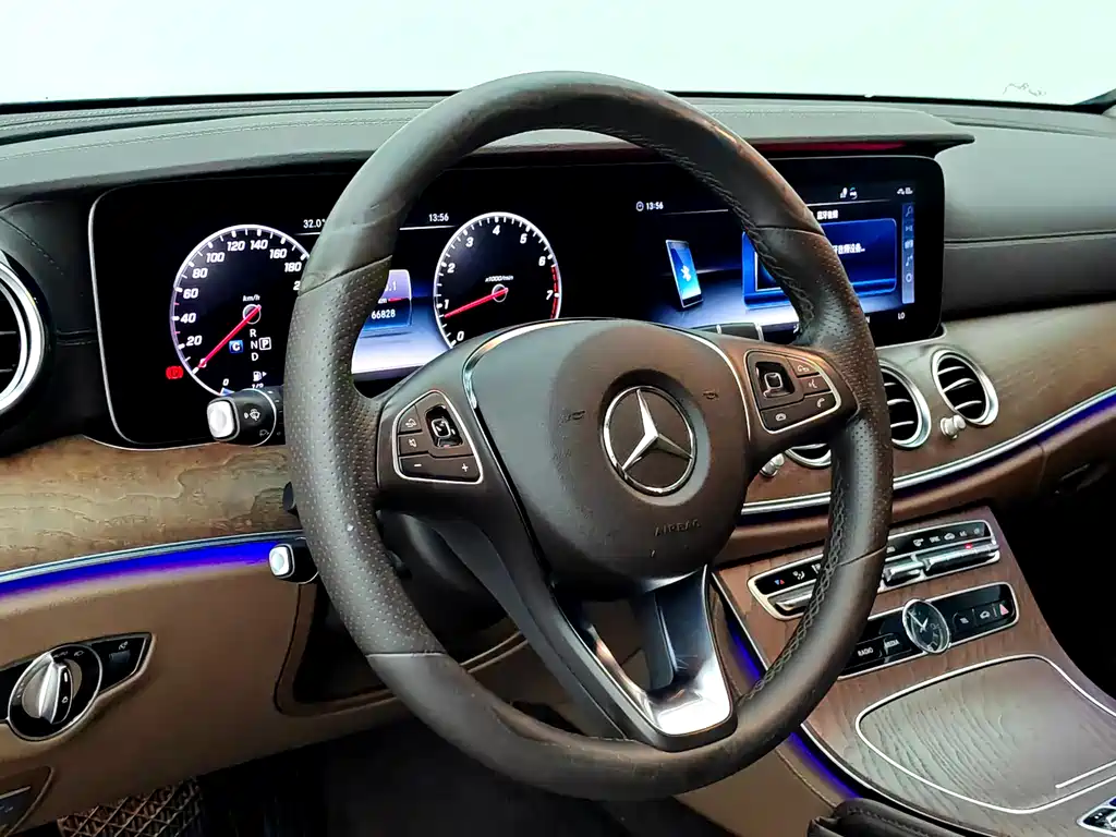 Mercedes-Benz E-Class 2018 — фото 10