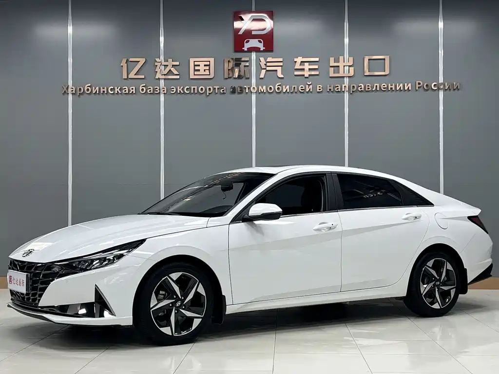Hyundai Elantra 2022 — фото 1