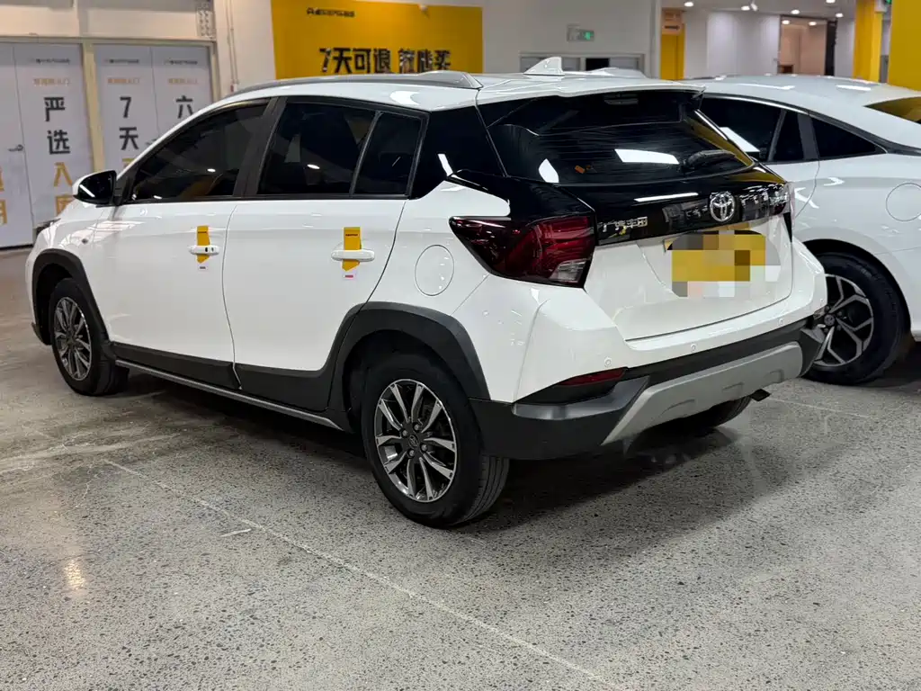 Toyota Yaris L 2022