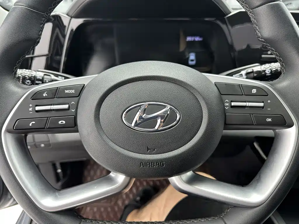 Hyundai Elantra 2023 — фото 15