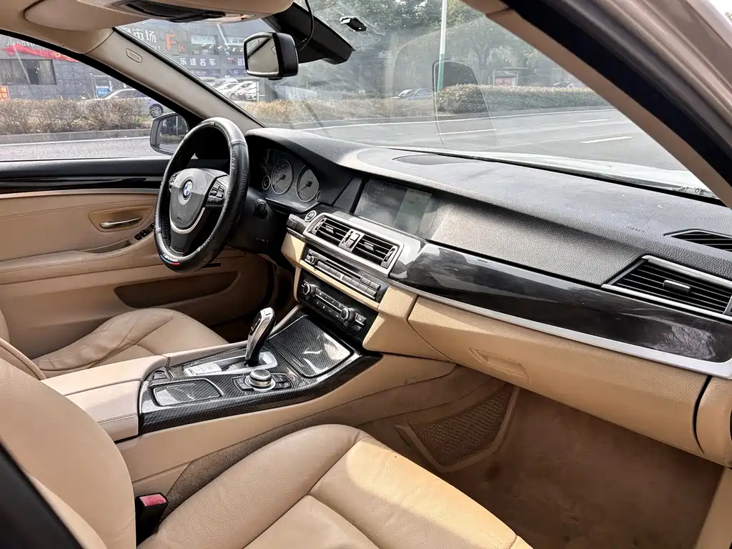 BMW 5 Series 2012 — фото 14