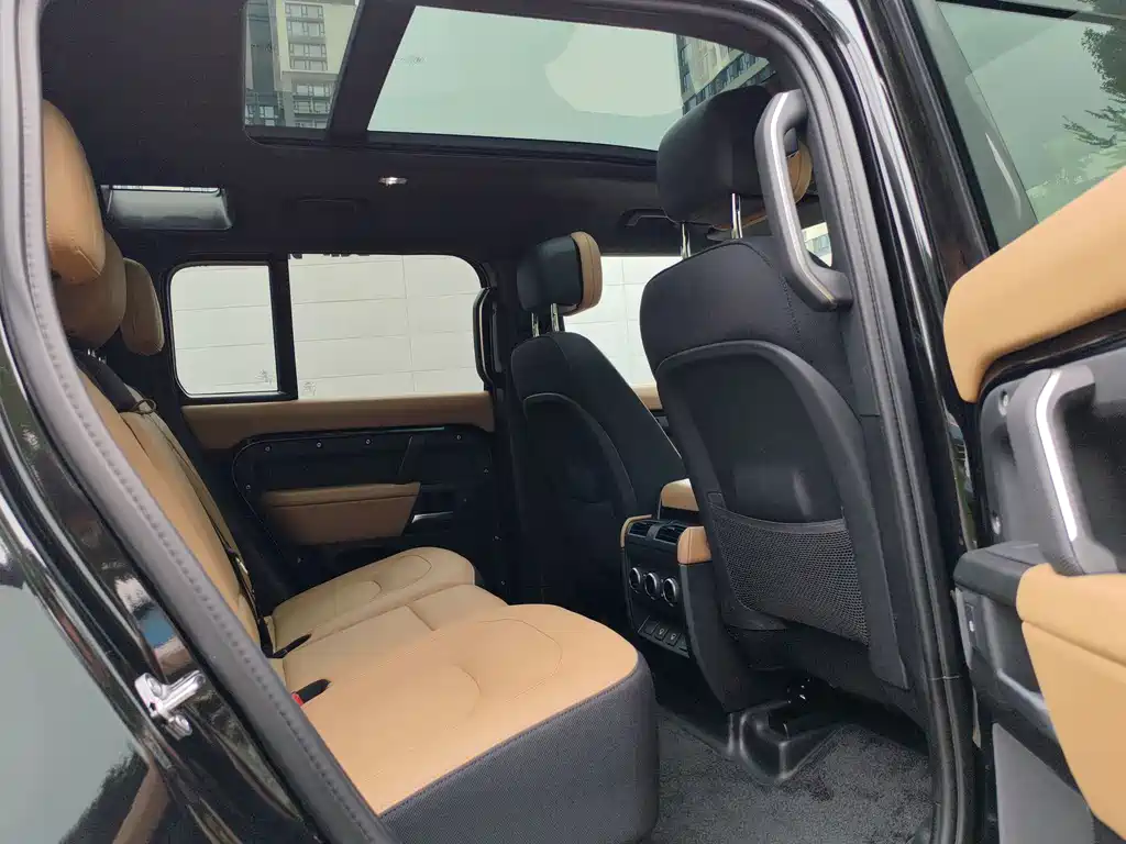 Land Rover Defender 2024 — фото 10