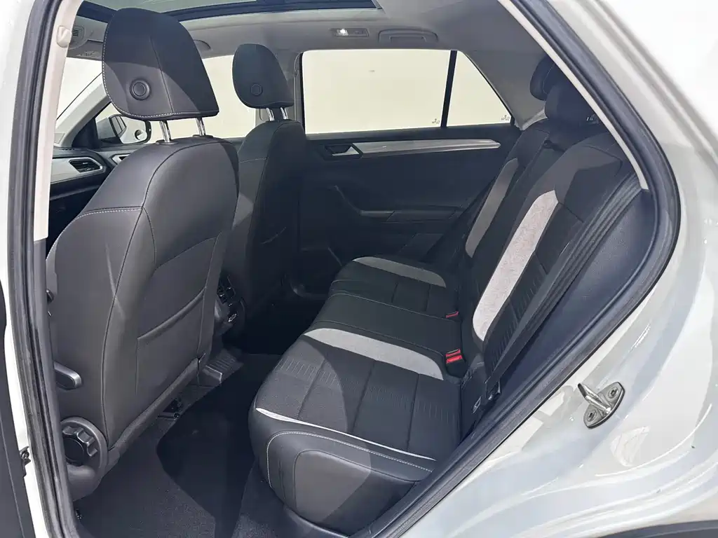 Volkswagen T-Roc 2022 — фото 13