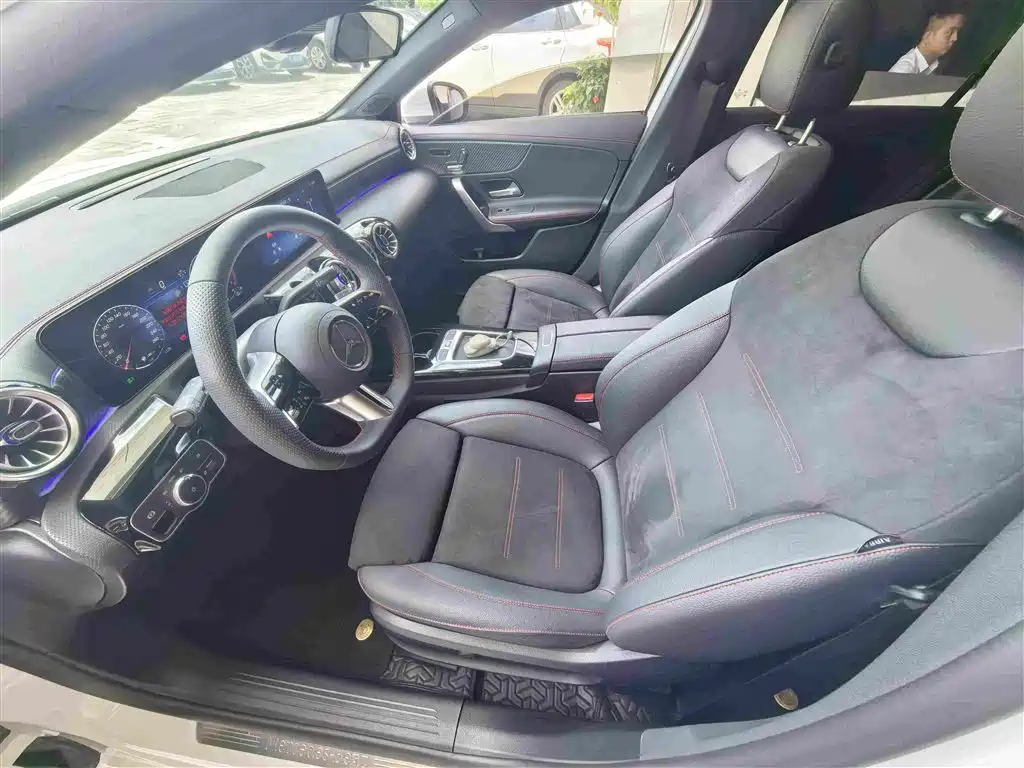 Mercedes-Benz A-Class 2024 — фото 14