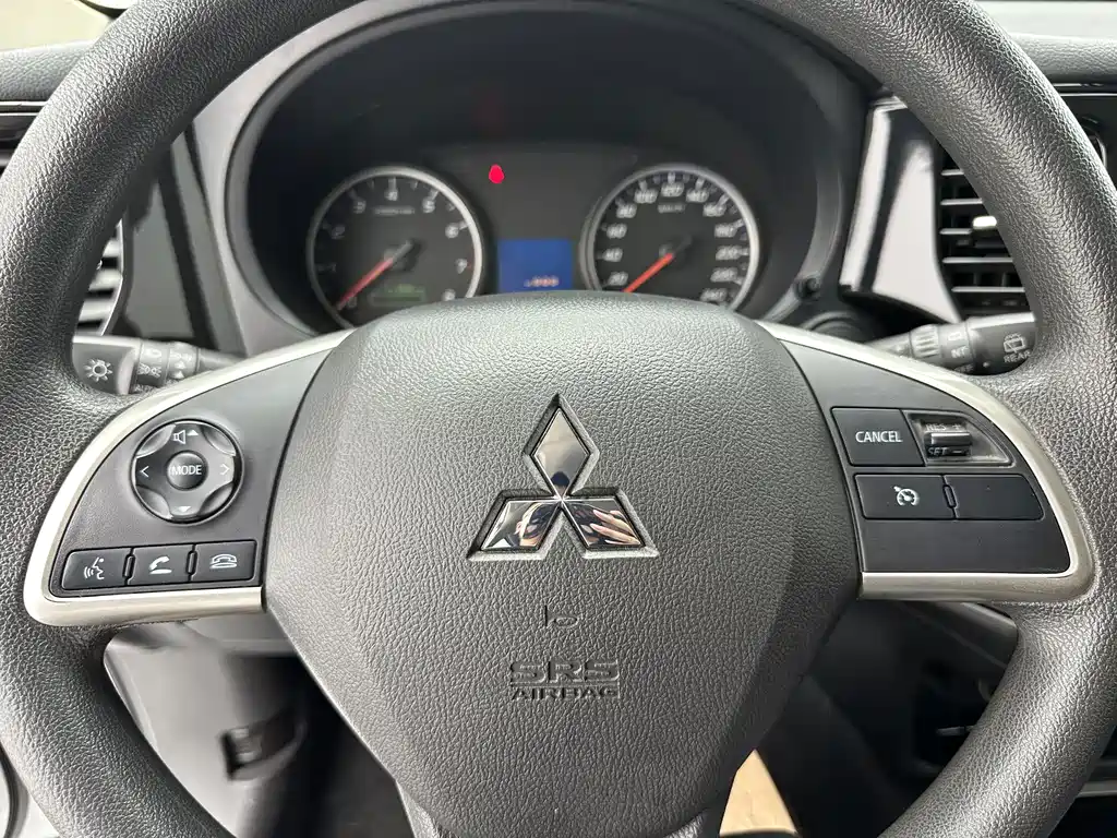 Mitsubishi Outlander 2022 — фото 14