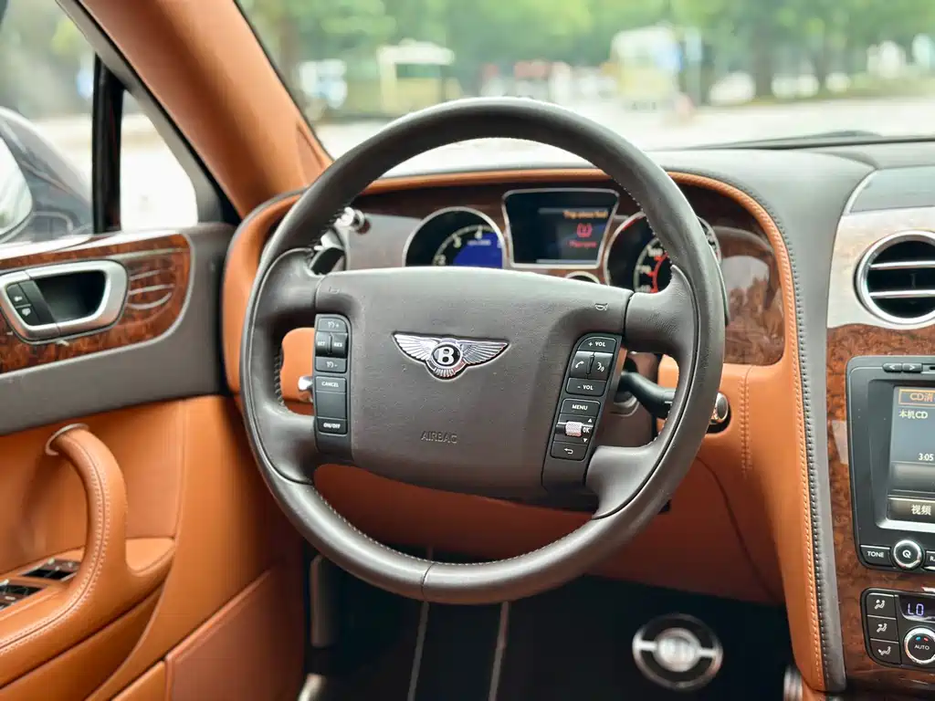 Bentley Flying Spur 2012 — фото 38