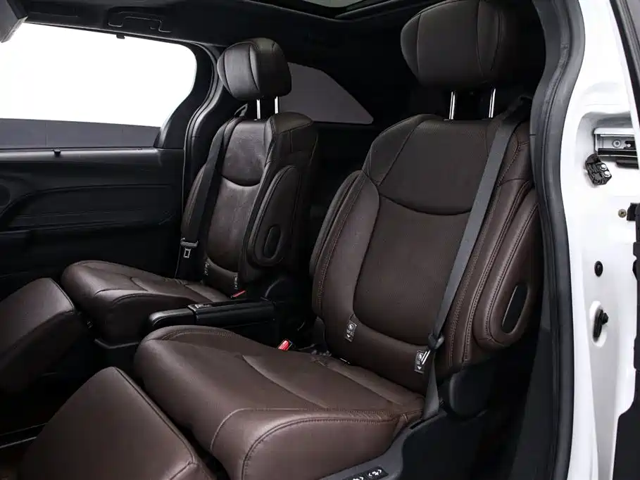 Toyota Sienna 2022 — фото 14