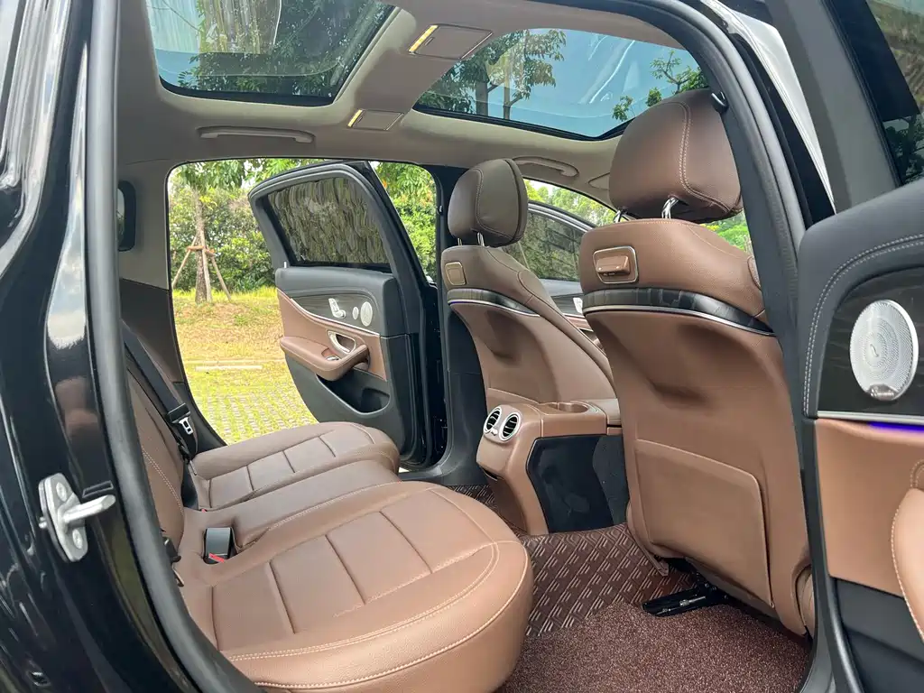 Mercedes-Benz E-Class 2020 — фото 10