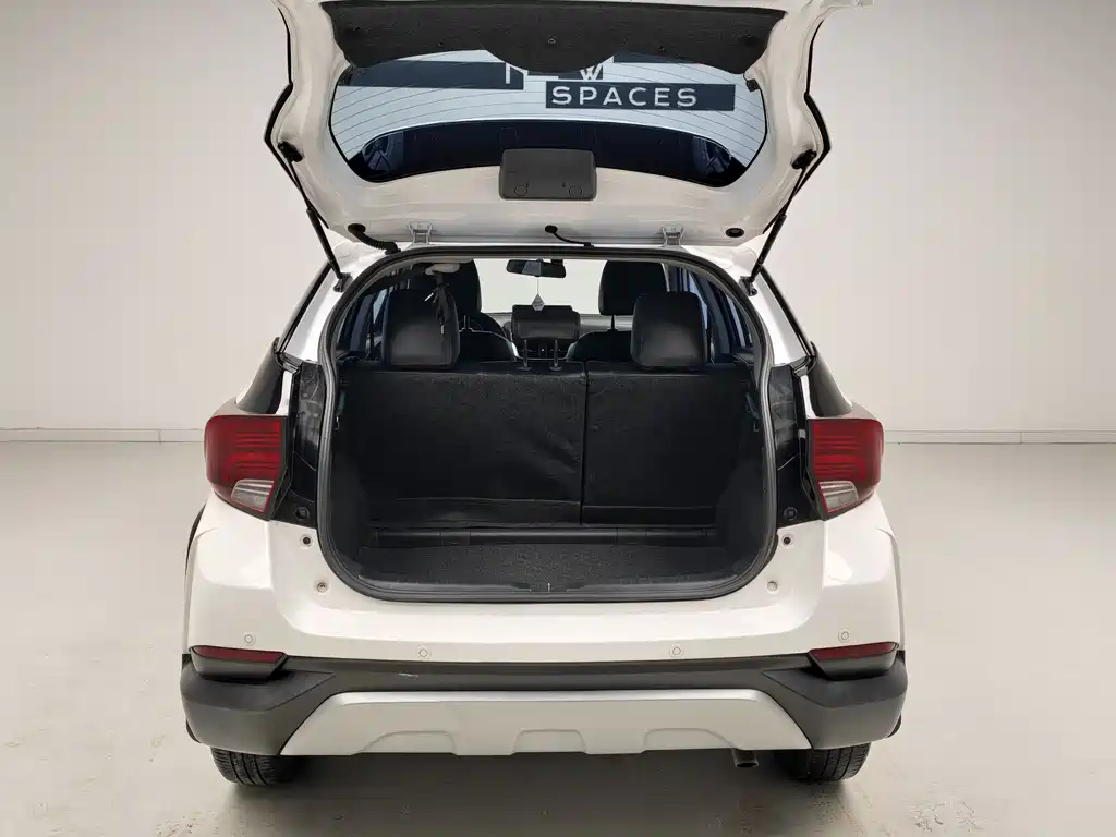 Toyota Yaris L 2023 — фото 10