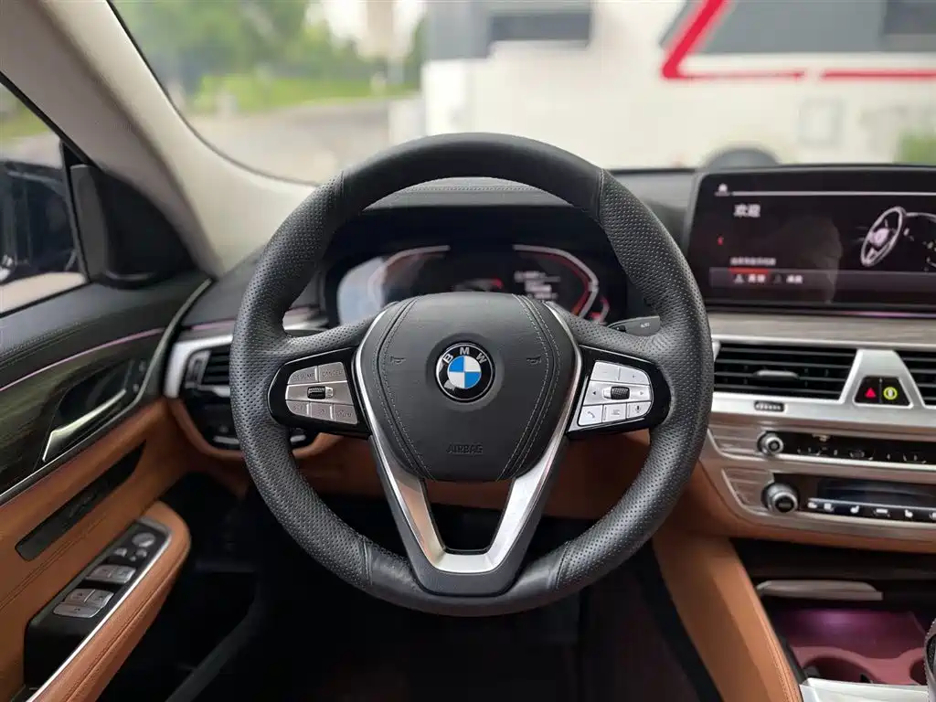 BMW 6 Series GT 2024 — фото 19
