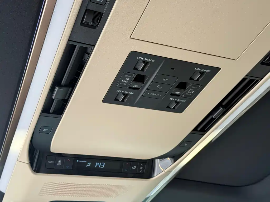 Toyota Alphard 2023 — фото 16