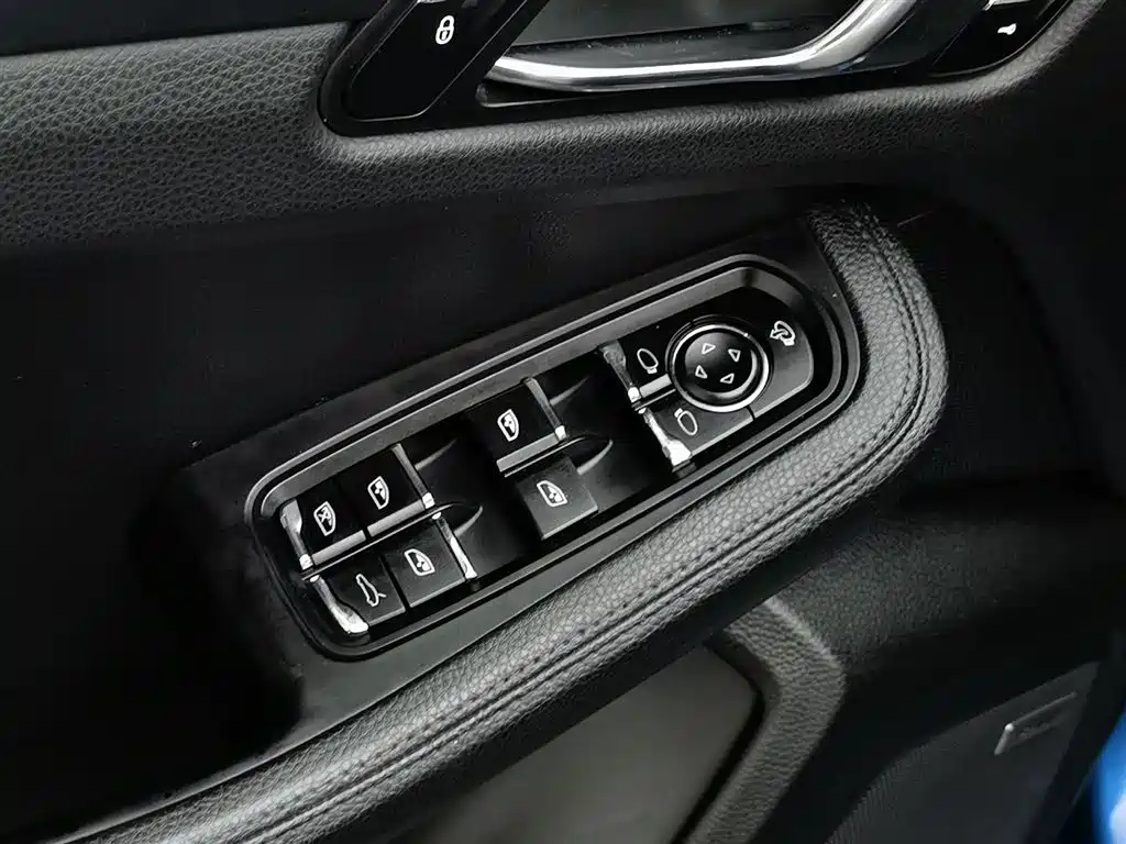 Porsche Macan 2016 — фото 9