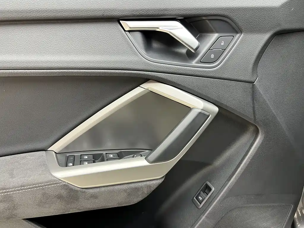 Audi Q3 2023 — фото 10