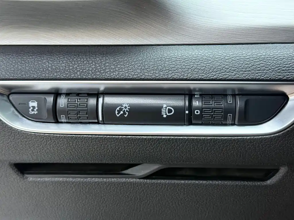 Geely Binyue 2022 — фото 13
