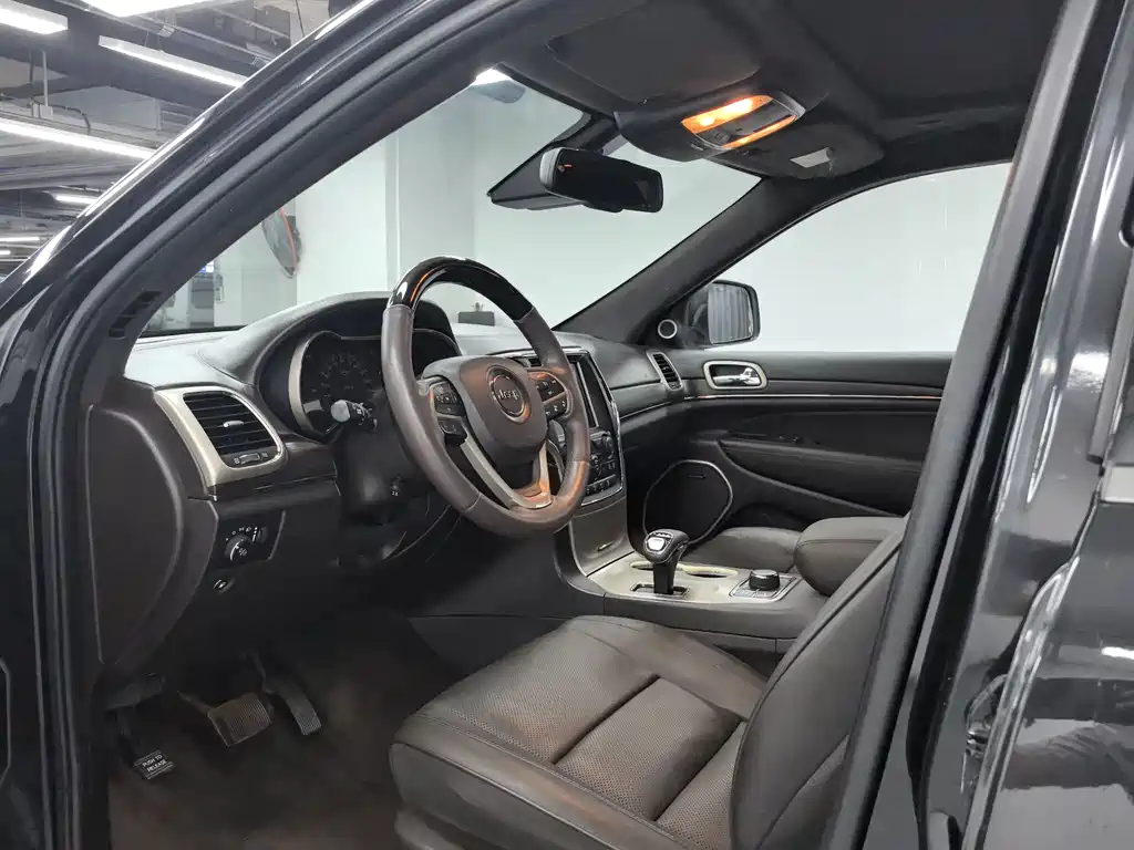 Jeep Grand Cherokee 2015 — фото 4
