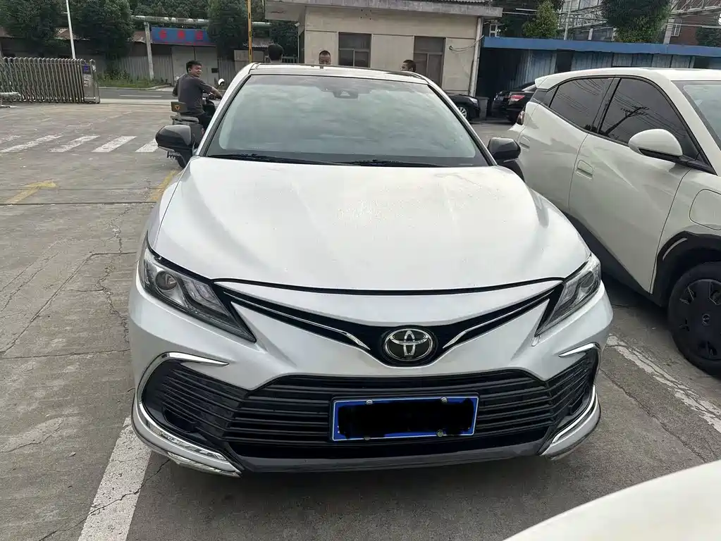 Toyota Camry 2022 — фото 3