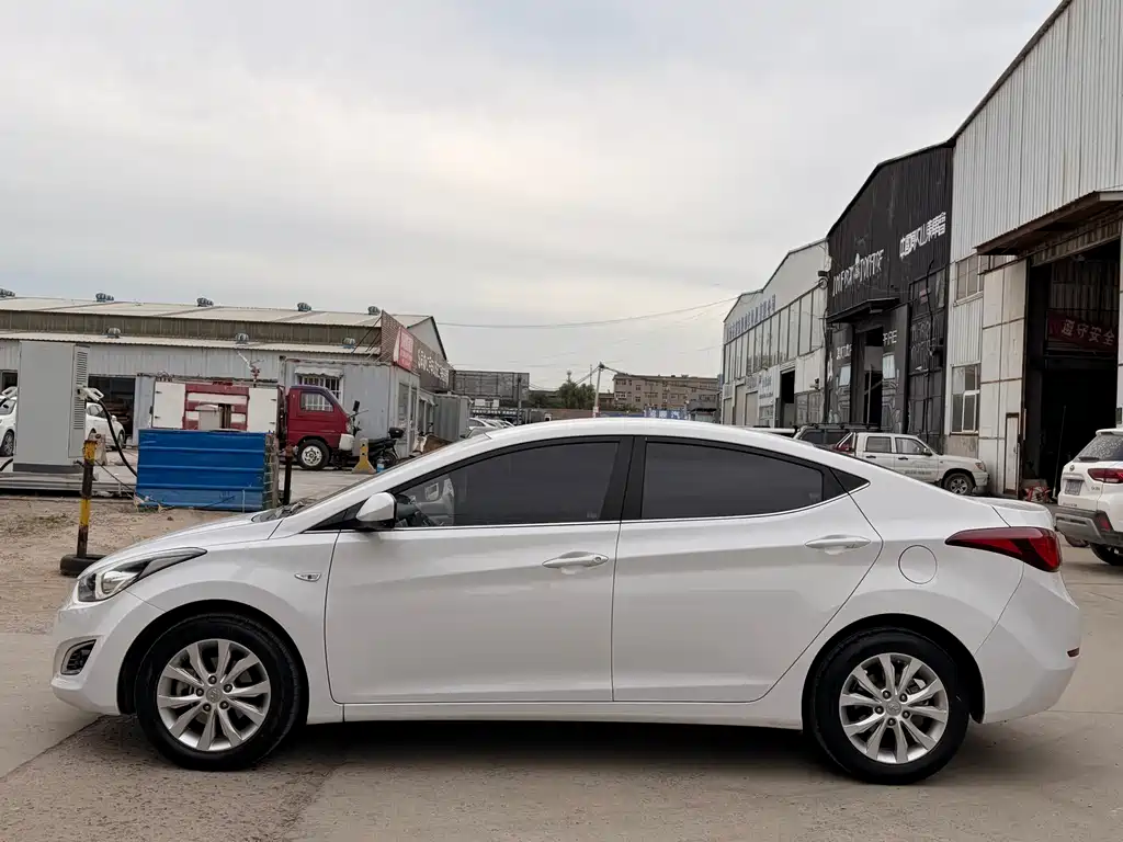 Hyundai Elantra Langdong 2017 — фото 8
