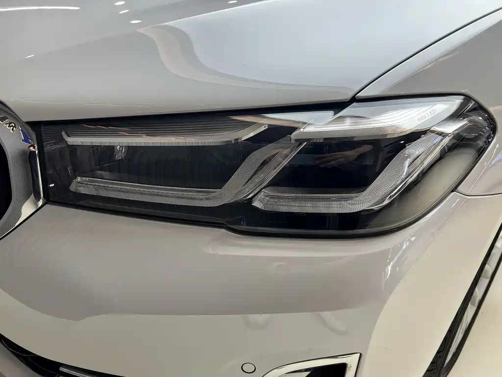 BMW 5 Series 2022 — фото 16