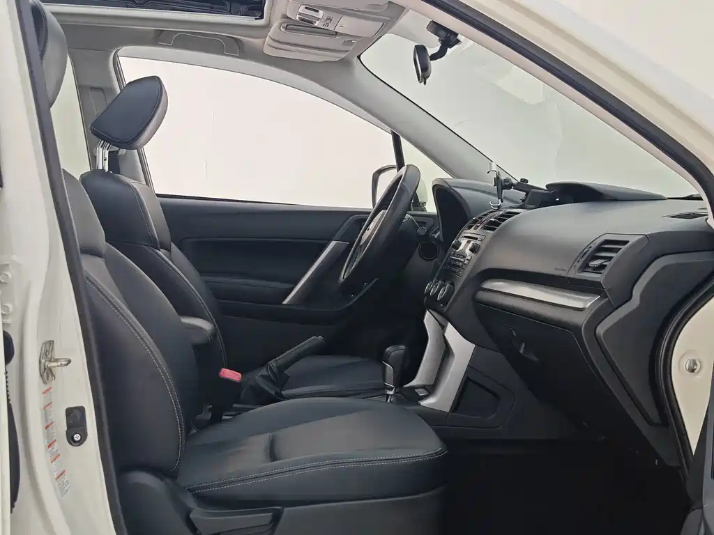 Subaru Forester 2015 — фото 10