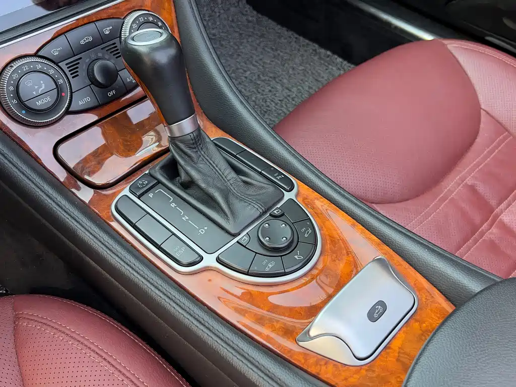 Mercedes-Benz SL-Class 2011 — фото 10