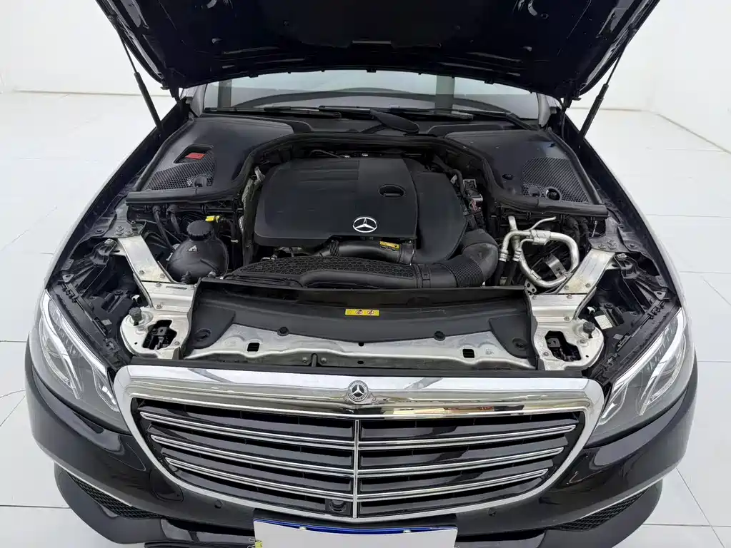 Mercedes-Benz E-Class 2019 — фото 13