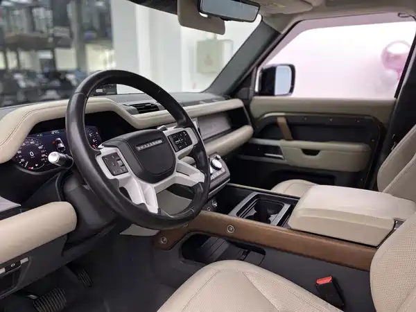 Land Rover Defender 2020