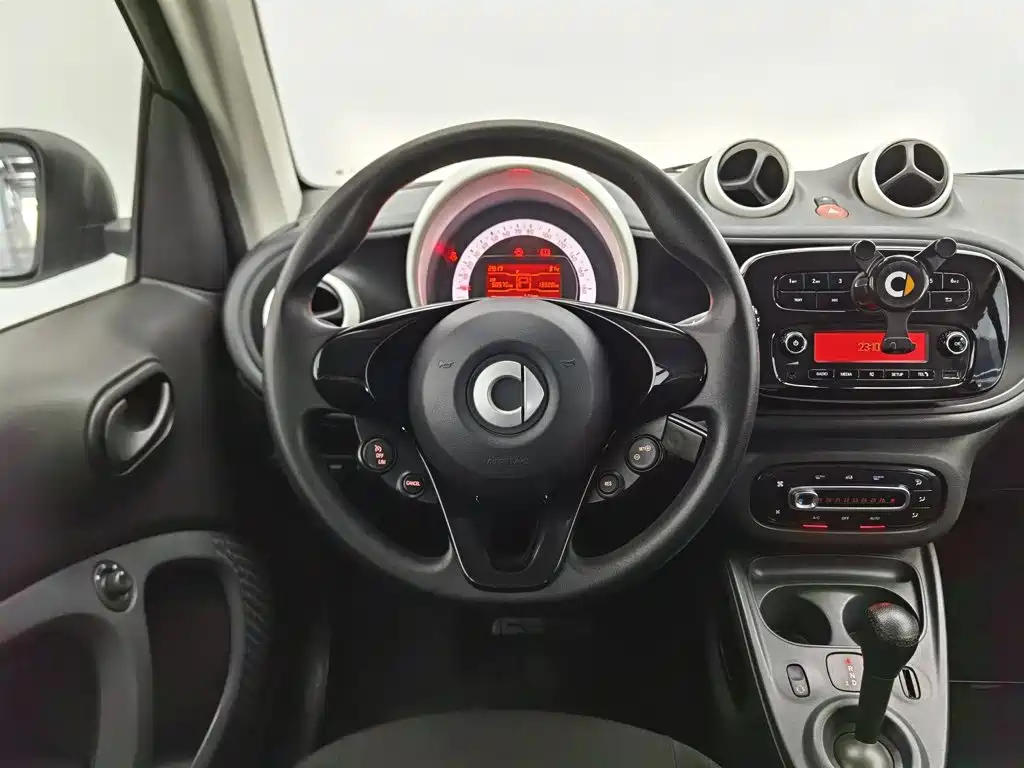 smart Fortwo 2017 — фото 11