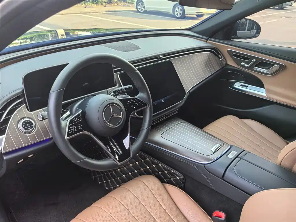 Mercedes-Benz E-Class 2024 — фото 12