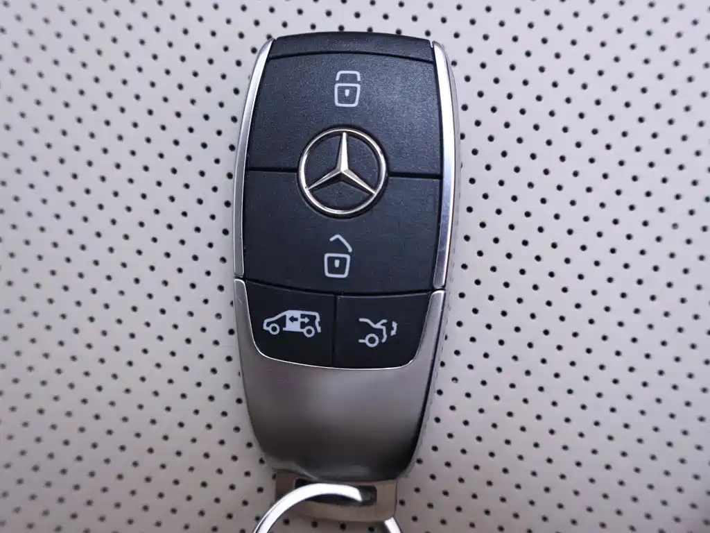 Mercedes-Benz V-Class 2025 — фото 27