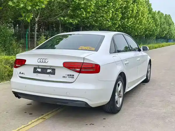 Audi A4L 2015