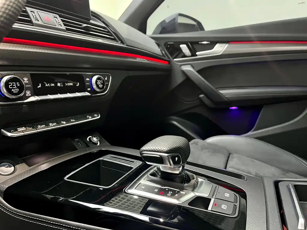Audi Q5L Sportback 2025 — фото 10