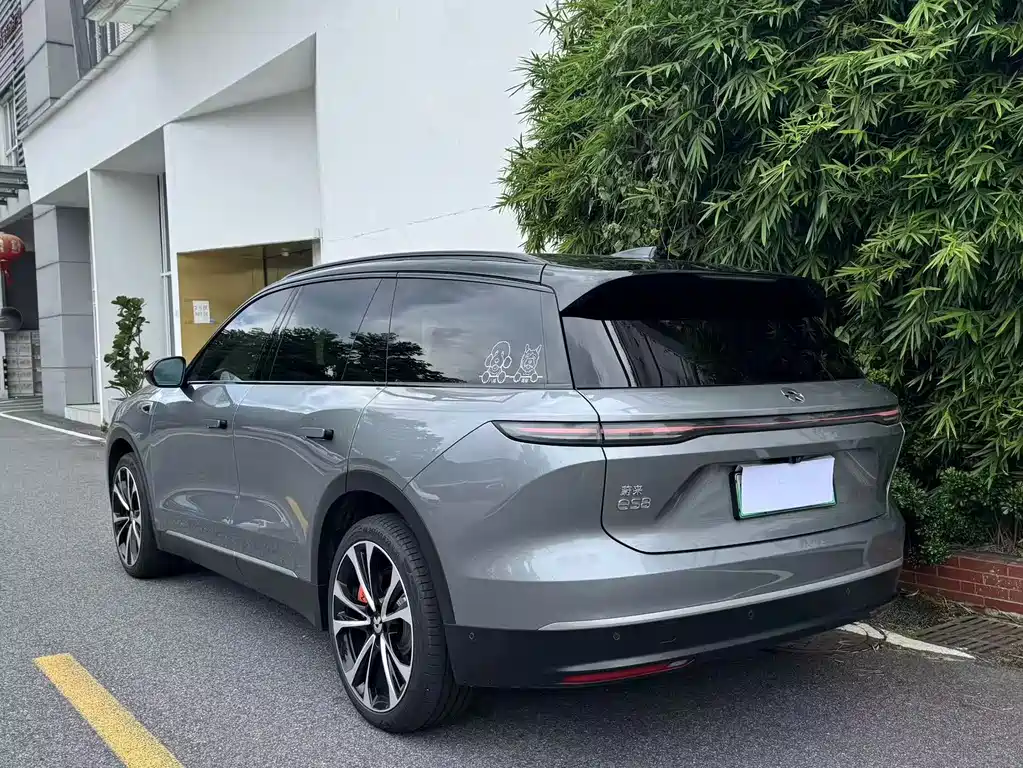 NIO ES8 2024