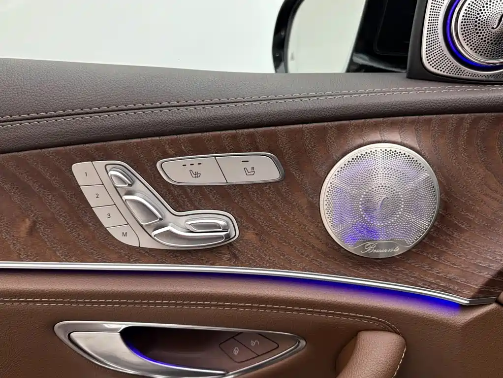 Mercedes-Benz E-Class 2021 — фото 15