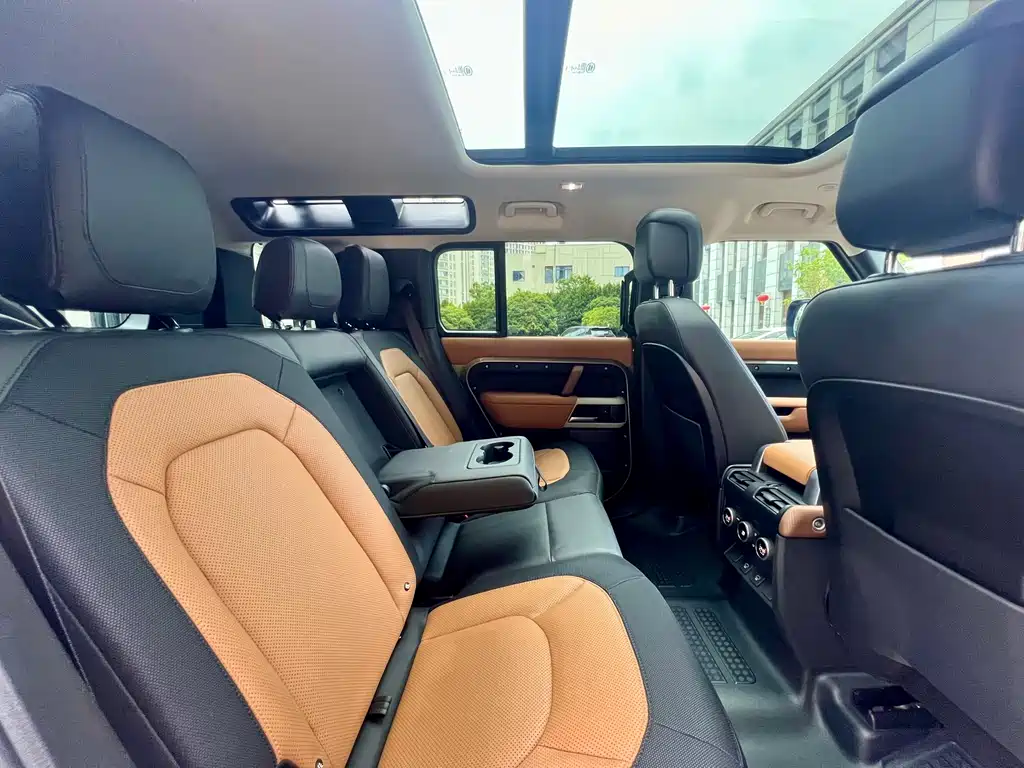 Land Rover Defender 2022 — фото 30