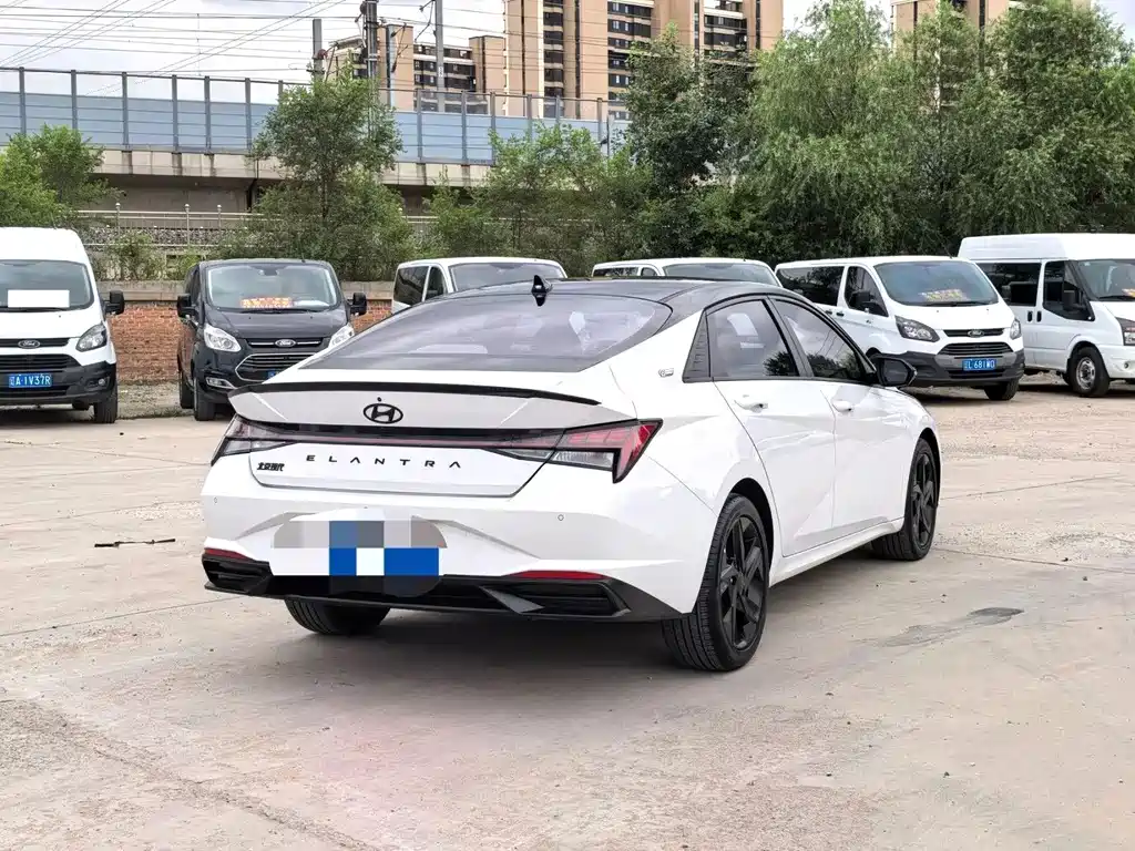 Hyundai Elantra 2022