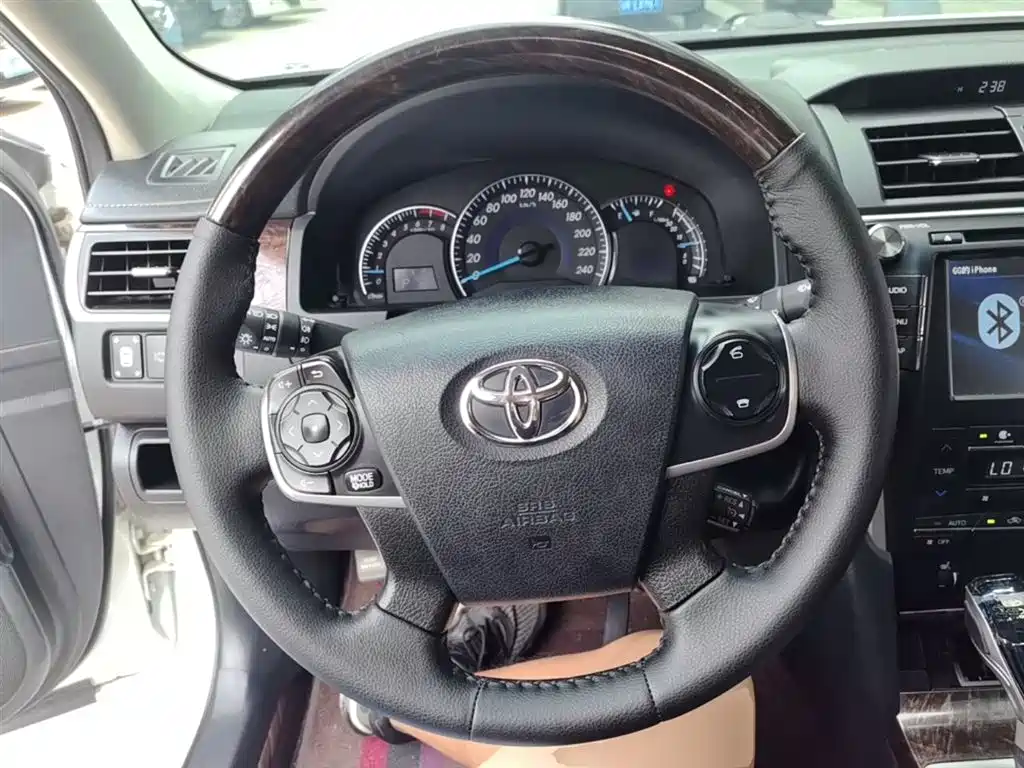 Toyota Camry 2016 — фото 11