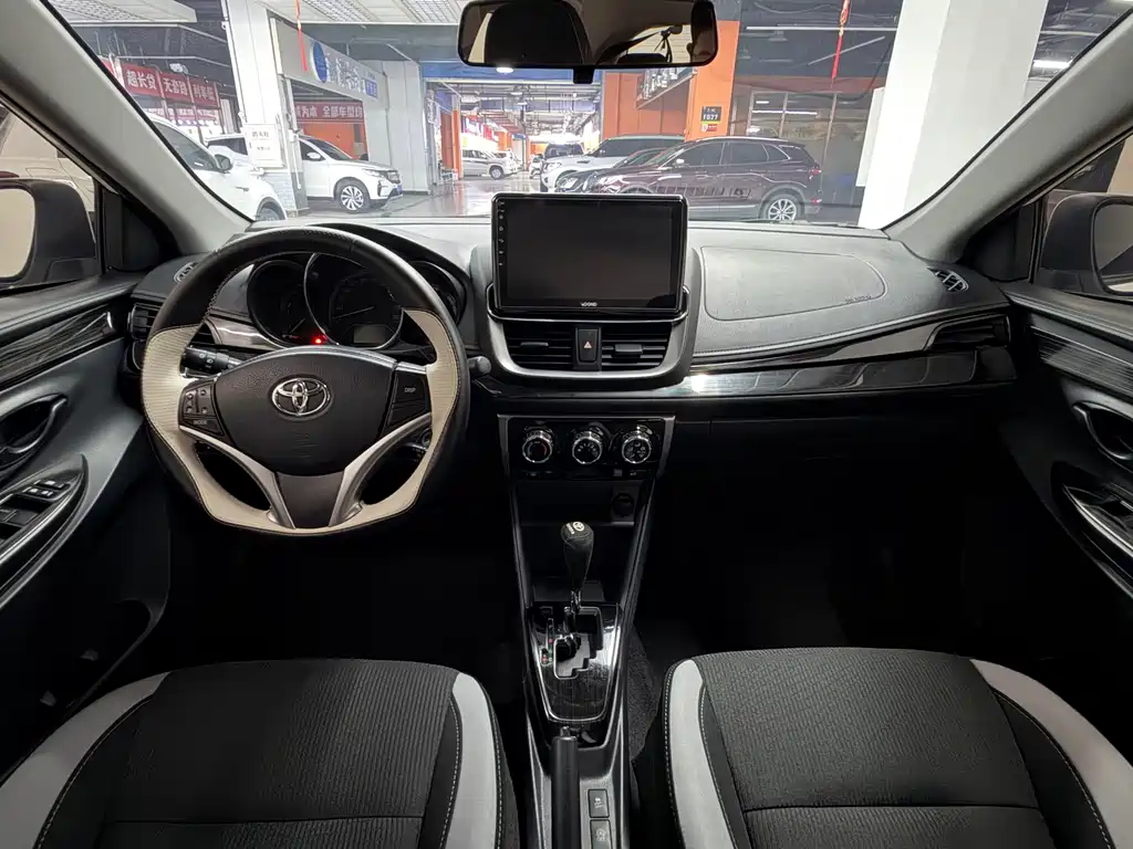 Toyota Yaris L 2023 — фото 18