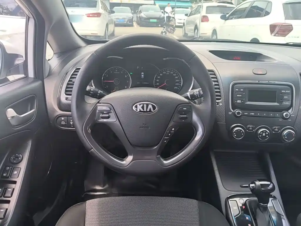 Kia K3 2016 — фото 11