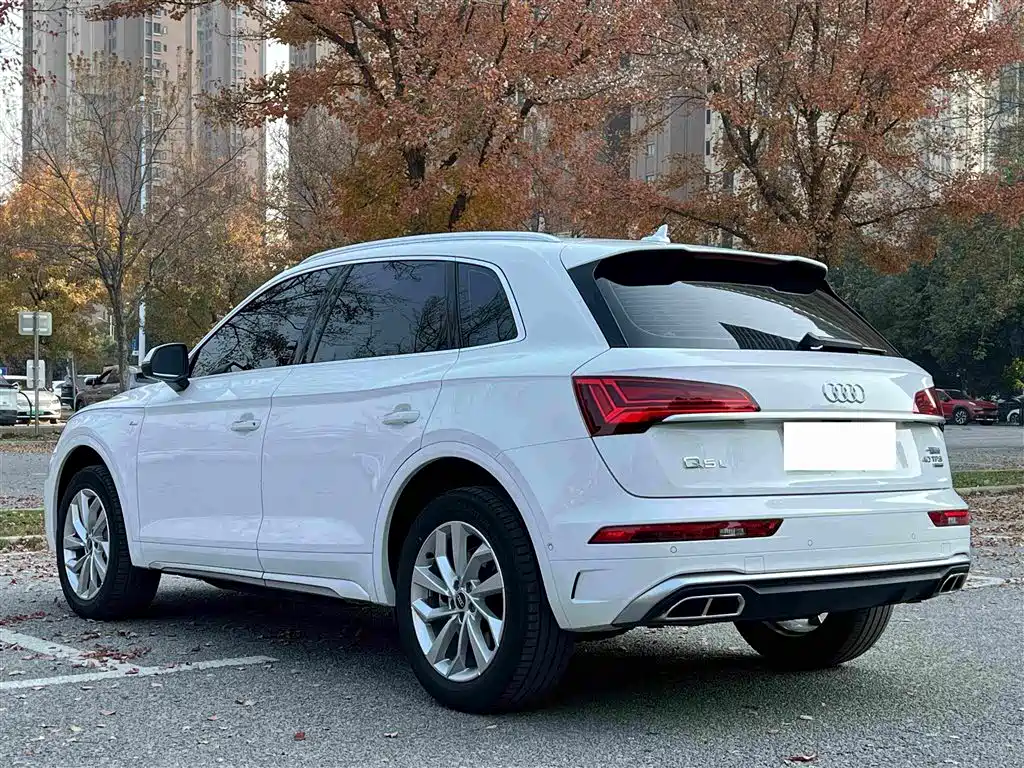 Audi Q5L 2022 — фото 10
