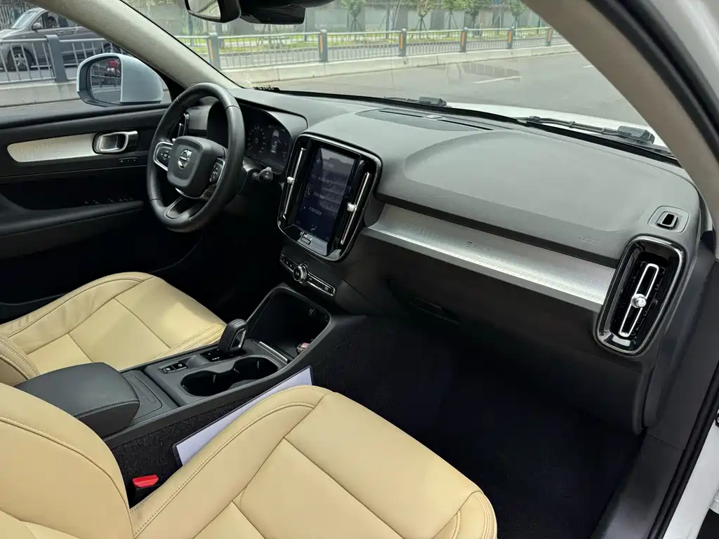 Volvo XC40 2020 — фото 10