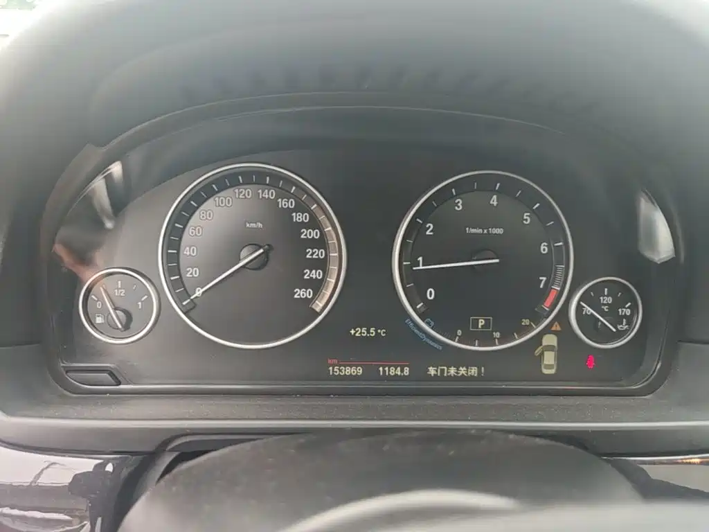 BMW 5 Series 2015 — фото 18