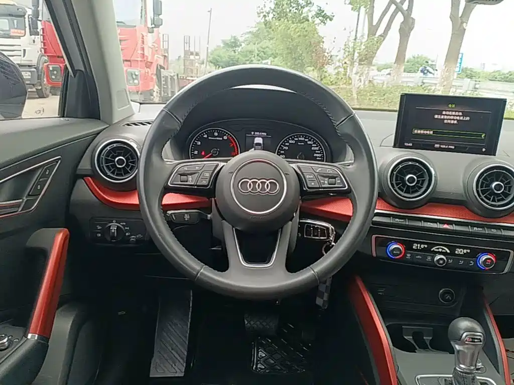 Audi Q2L 2019 — фото 11