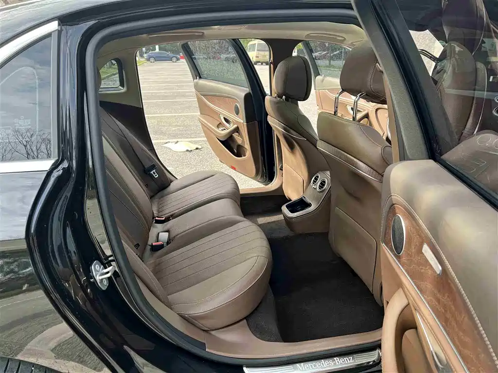 Mercedes-Benz E-Class 2022 — фото 16